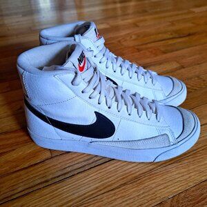 Nike BLAZERS mid 77  gently wore size 5.5 youth